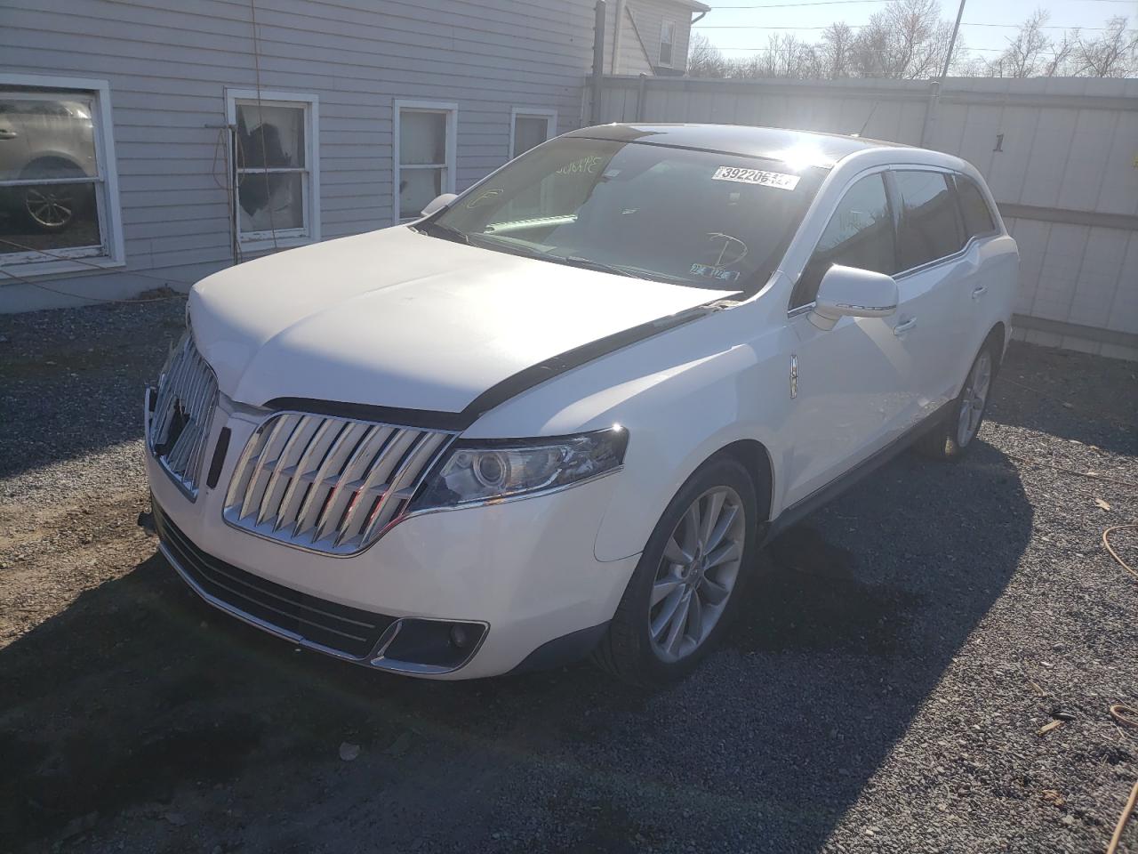 Photo 2 from auction – 2010 LINCOLN MKT with VIN 2LMHJ5AT3ABJ08795