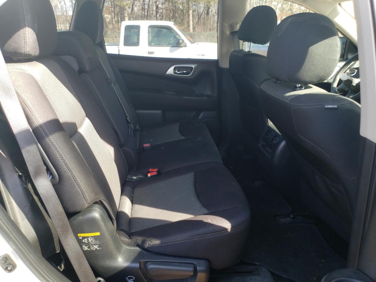 Photo 6 from auction – 2017 NISSAN PATHFINDER with VIN 5N1DR2MM4HC636703