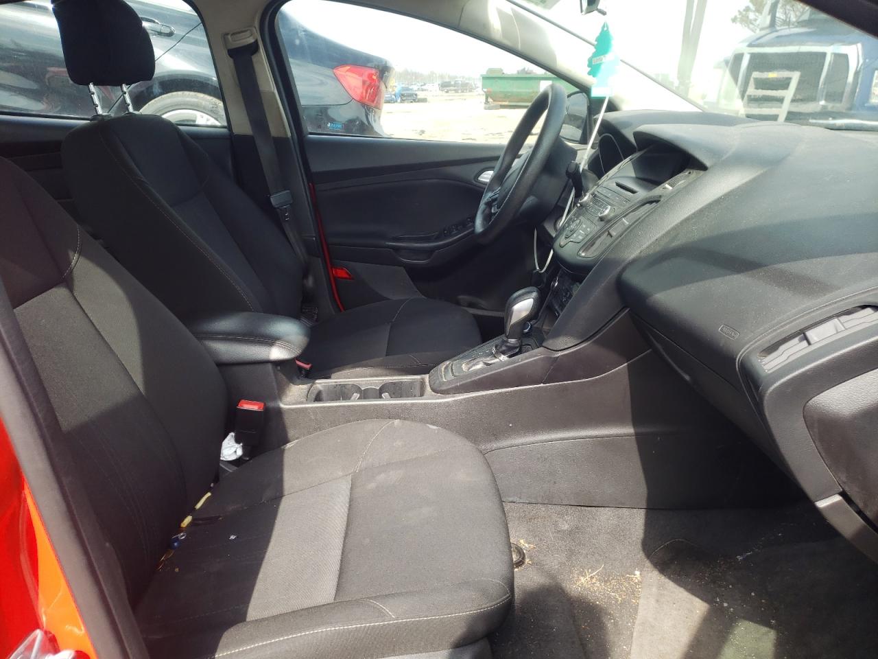 Photo 5 from auction – 2017 FORD FOCUS SE with VIN 1FADP3F28HL215634