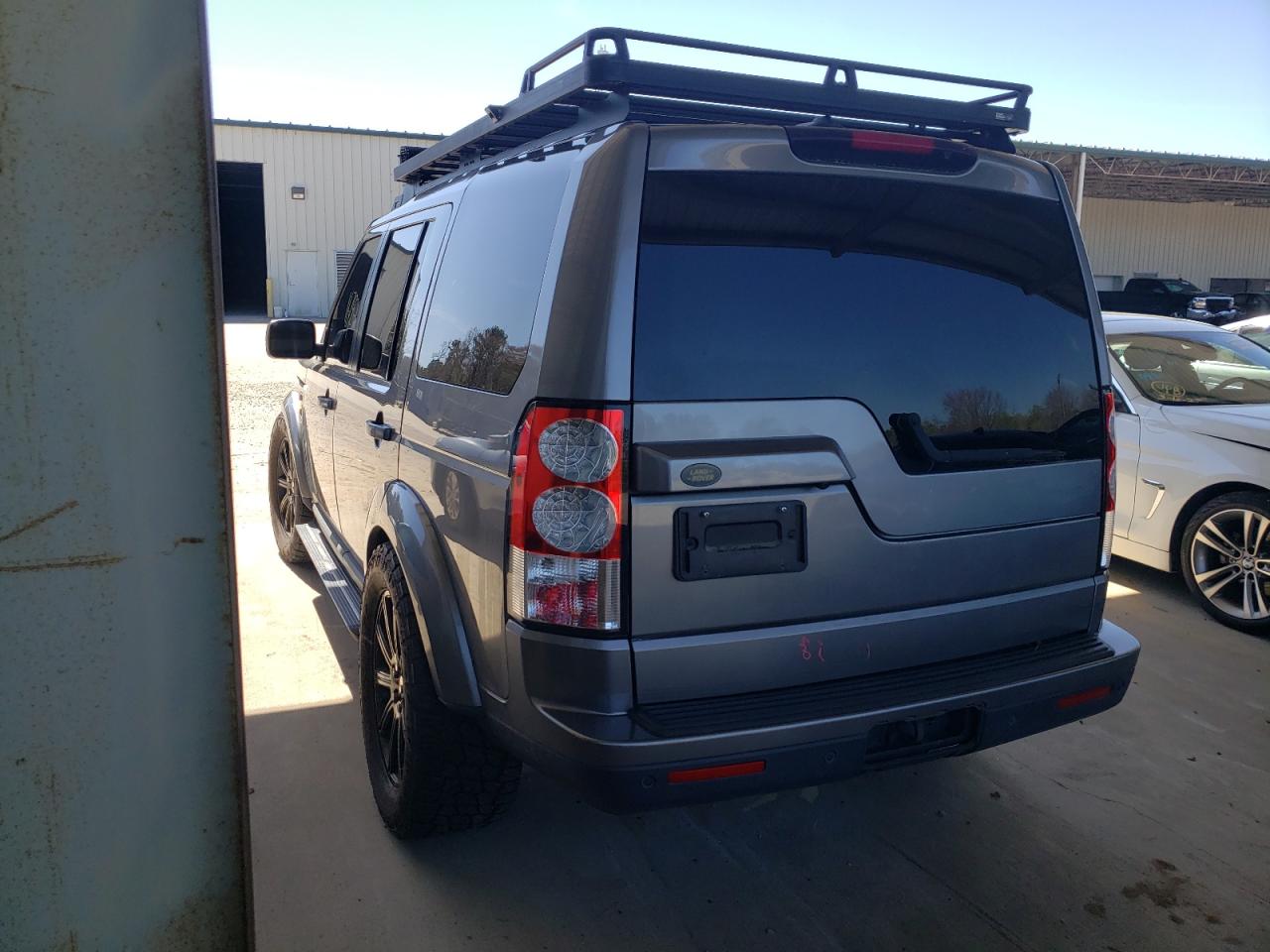 Photo 3 from auction – 2011 LAND ROVER LR4 HSE LU with VIN SALAK2D48BA585021
