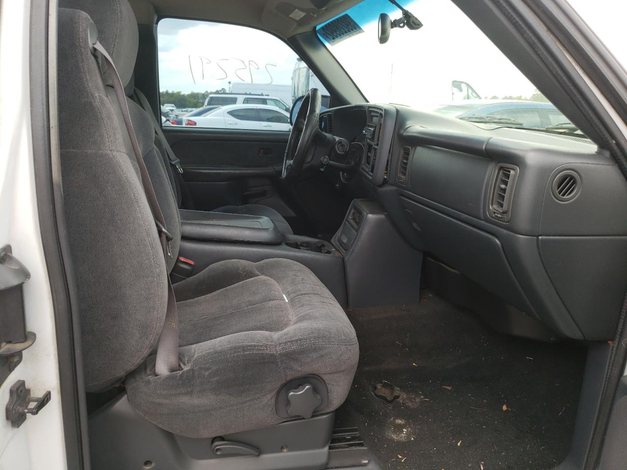 Photo 5 from auction – 2000 CHEVROLET SILVERADO with VIN 2GCEC19T5Y1407523