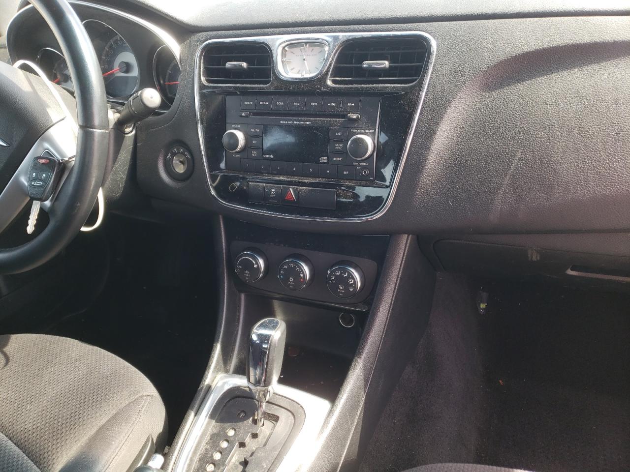 Photo 9 from auction – 2013 CHRYSLER 200 TOURIN with VIN 1C3CCBBG0DN573407