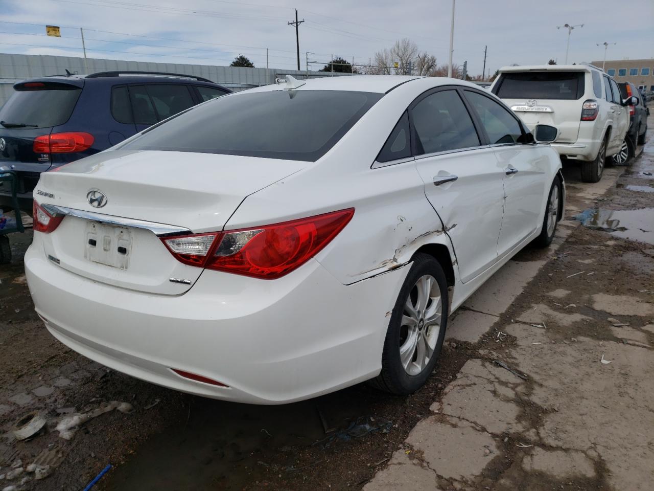 Photo 4 from auction – 2011 HYUNDAI SONATA SE with VIN 5NPEC4AC3BH299065