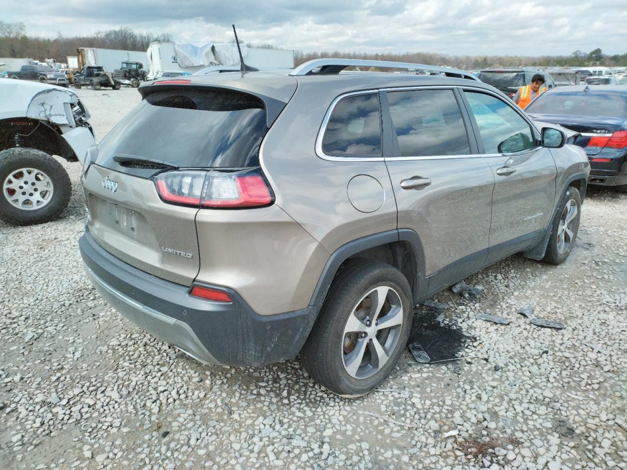 Photo 4 from auction – 2019 JEEP CHEROKEE L with VIN 1C4PJMDX5KD291407