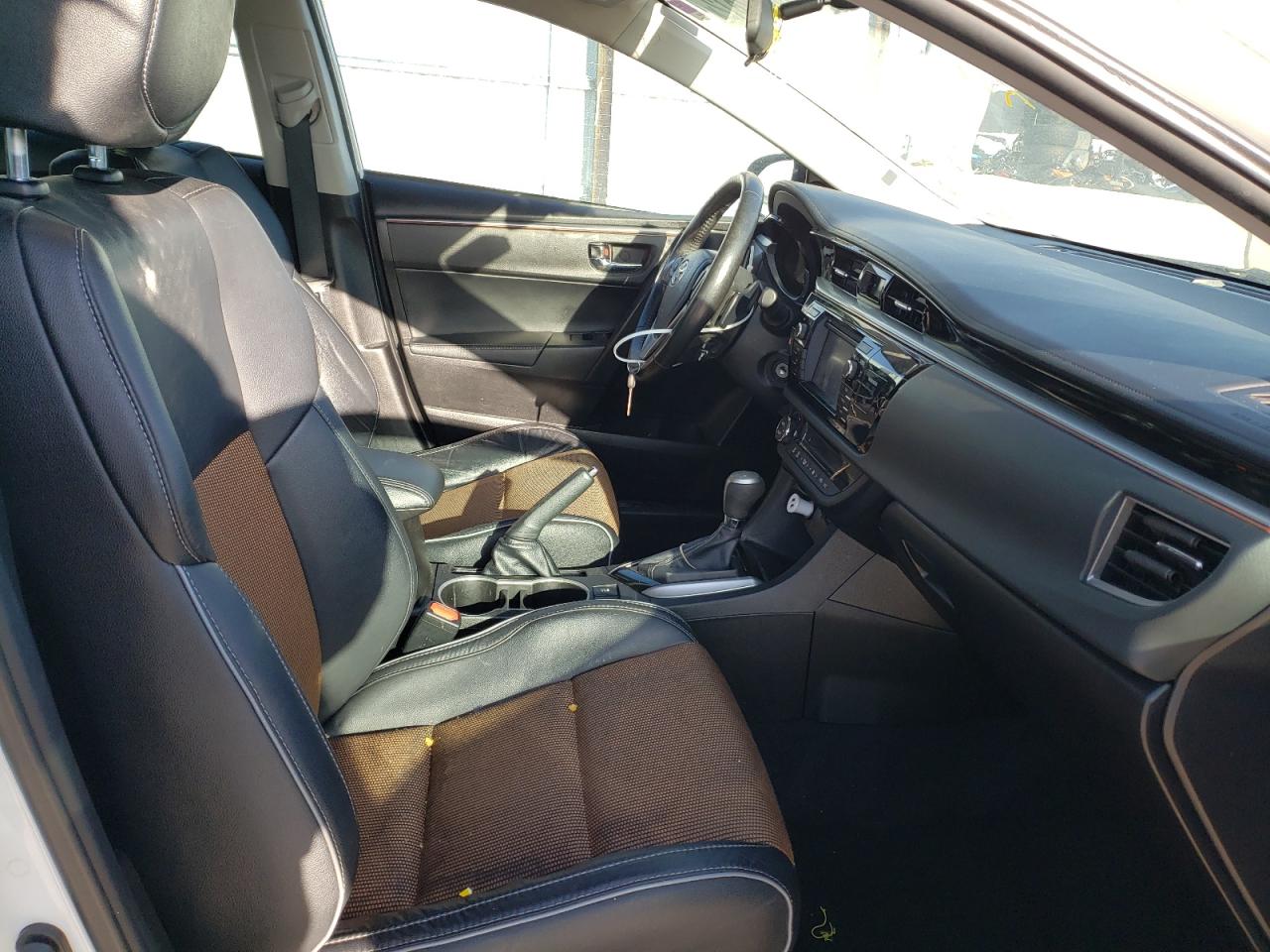 Photo 5 from auction – 2016 TOYOTA COROLLA L with VIN 5YFBURHE9GP468553