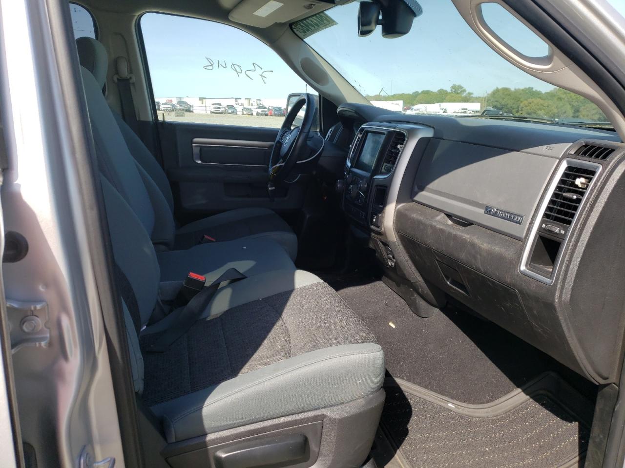 Photo 5 from auction – 2019 RAM 1500 CLASS with VIN 1C6RR7TT0KS521925