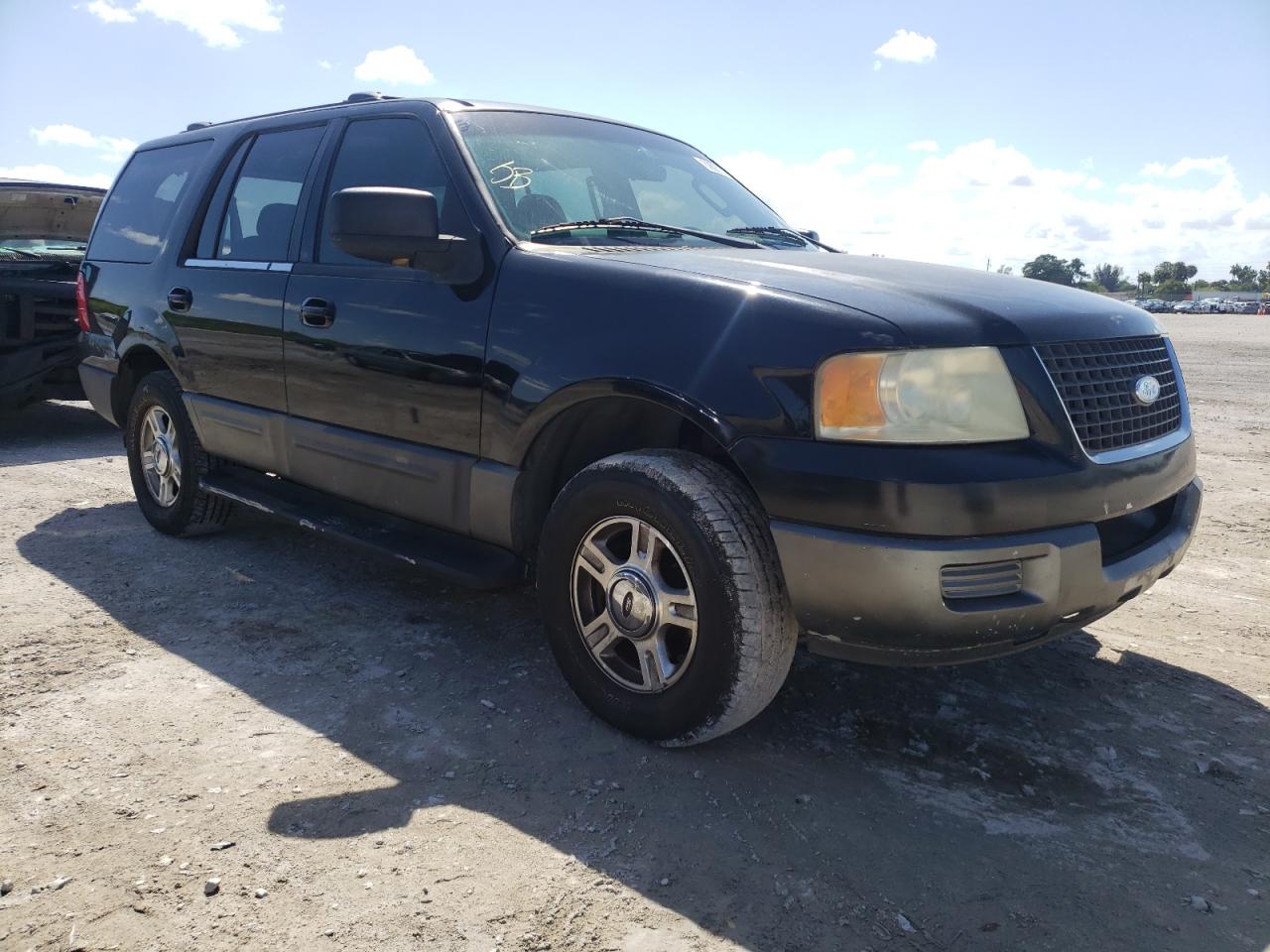 FORD EXPEDITION 2003 with VIN 1FMRU15WX3LA92389 - Photo from auction