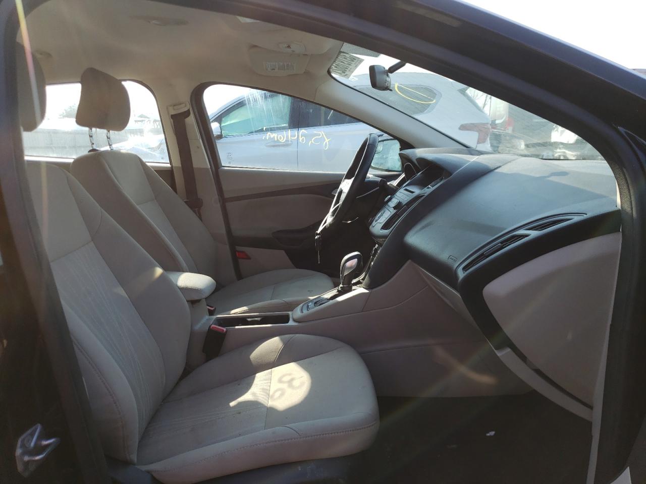 Photo 5 from auction – 2016 FORD FOCUS SE with VIN 1FADP3F24GL277885