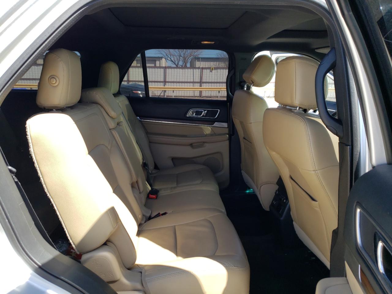 Photo 6 from auction – 2016 FORD EXPLORER L with VIN 1FM5K7F84GGA44831