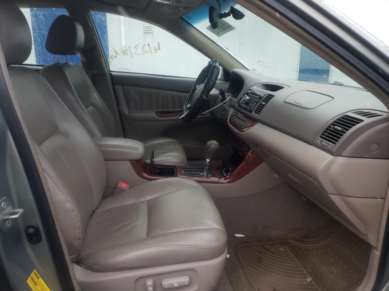 Photo 5 from auction – 2005 TOYOTA CAMRY LE with VIN 4T1BF30KX5U596594