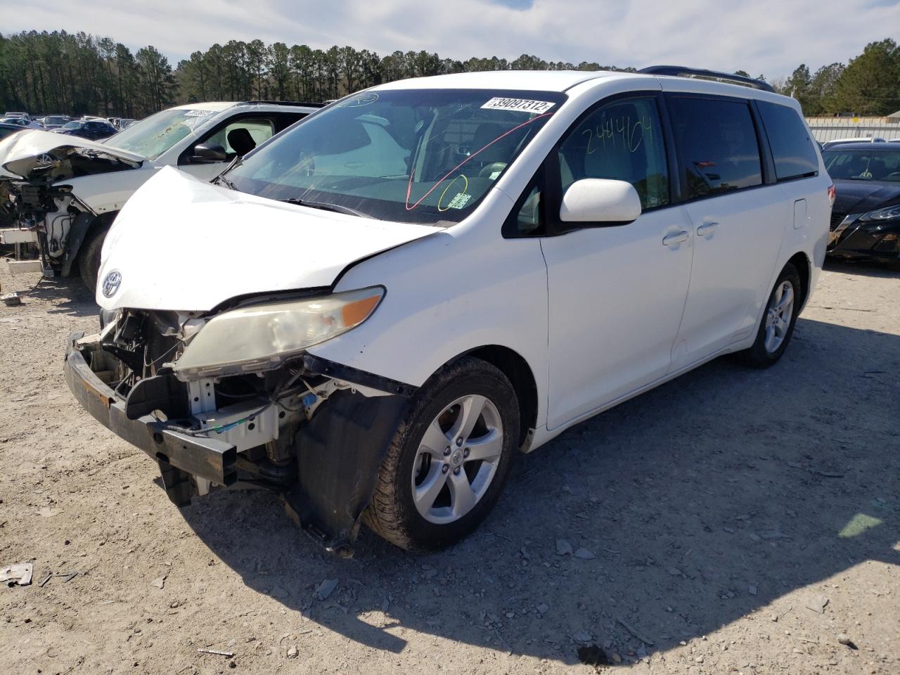 Photo 2 from auction – 2011 TOYOTA SIENNA LE with VIN 5TDKK3DCXBS022967