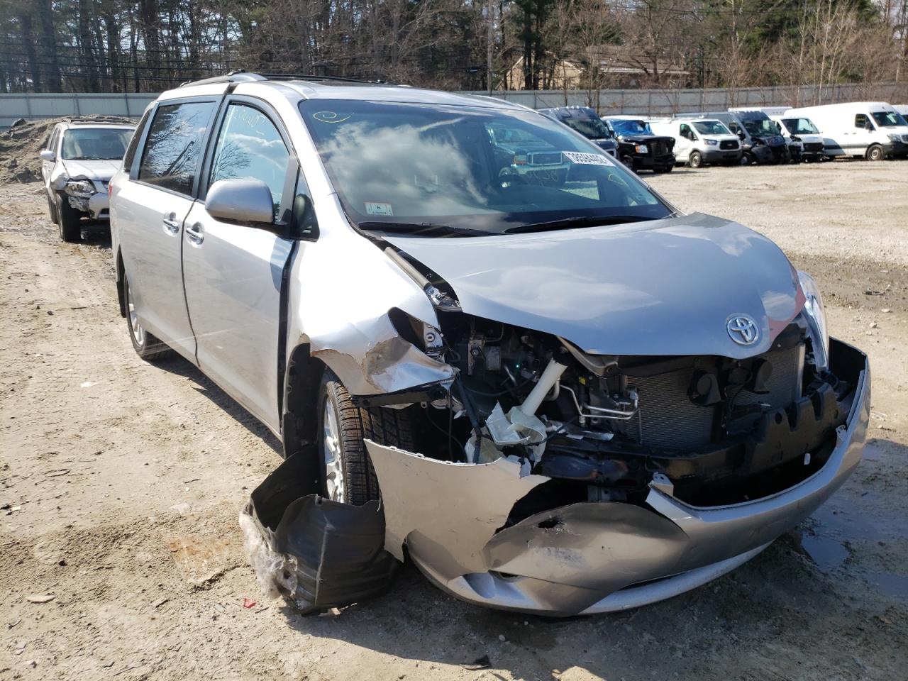 TOYOTA SIENNA XLE 2015 with VIN 5TDDK3DC1FS102141 - Photo from auction