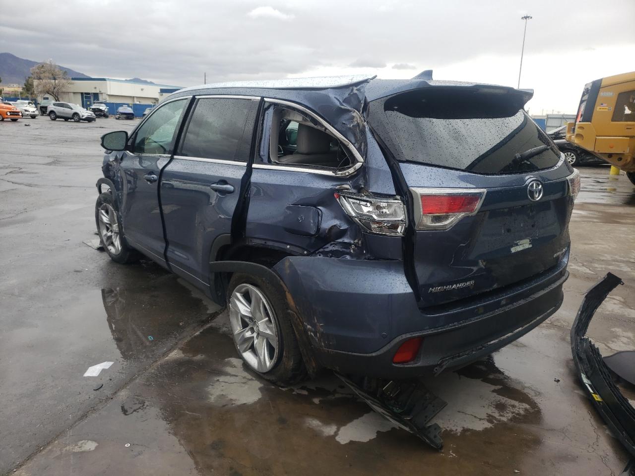 Photo 3 from auction – 2014 TOYOTA HIGHLANDER with VIN 5TDDKRFHXES042483