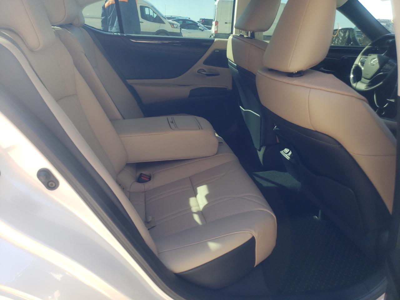 Photo 6 from auction – 2020 LEXUS ES 350 LUX with VIN 58AEZ1B16LU070661