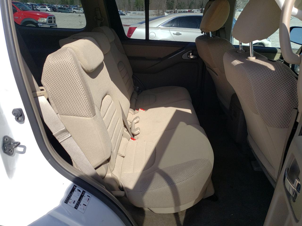 Photo 6 from auction – 2011 NISSAN PATHFINDER with VIN 5N1AR1NN8BC609323