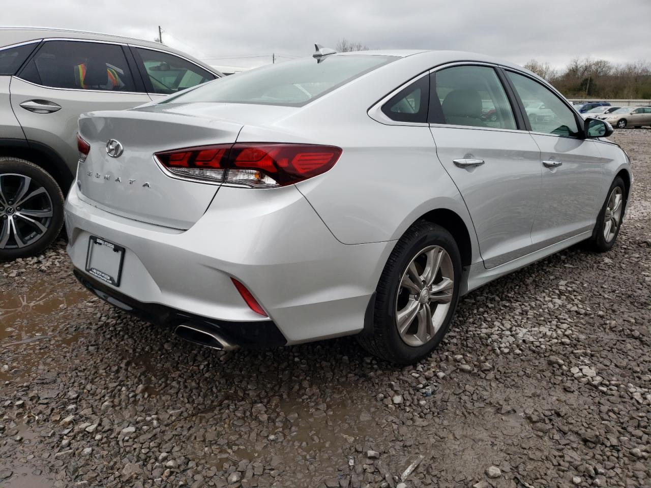 Photo 4 from auction – 2019 HYUNDAI SONATA LIM with VIN 5NPE34AF5KH820751