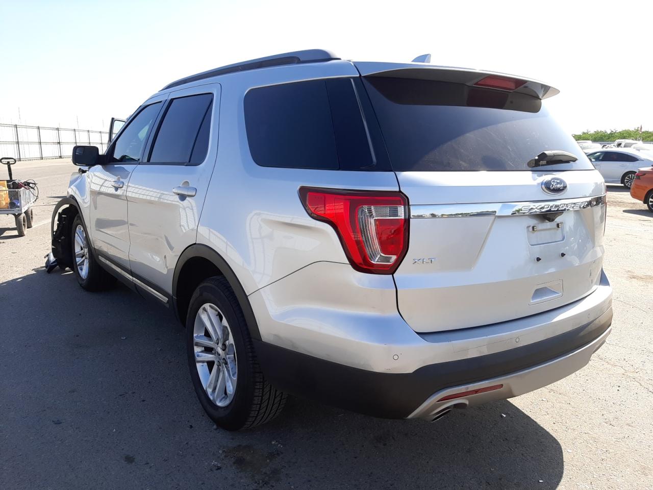 Photo 3 from auction – 2017 FORD EXPLORER X with VIN 1FM5K7D84HGD89944