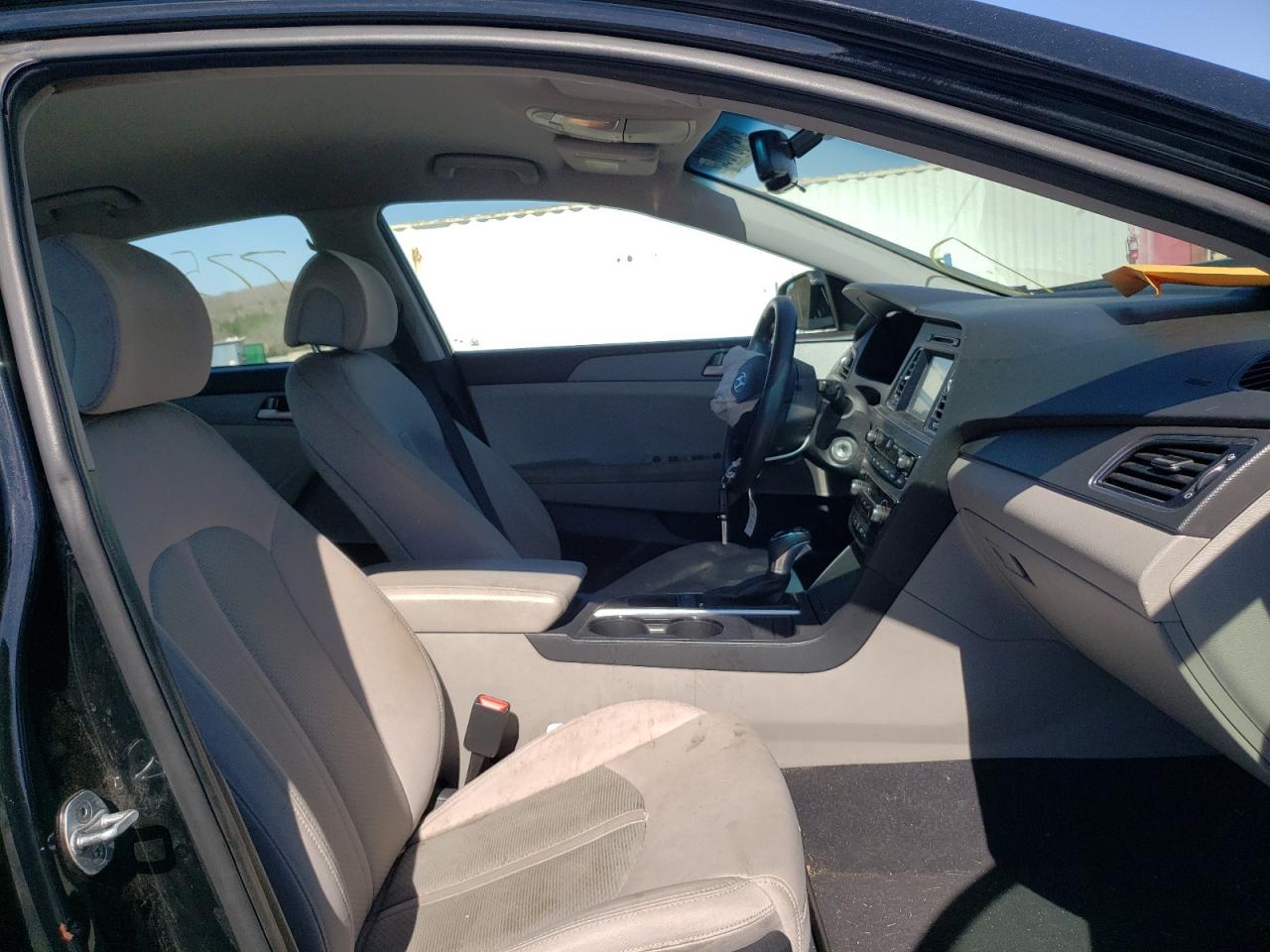 Photo 5 from auction – 2017 HYUNDAI SONATA SE with VIN 5NPE24AF9HH566571