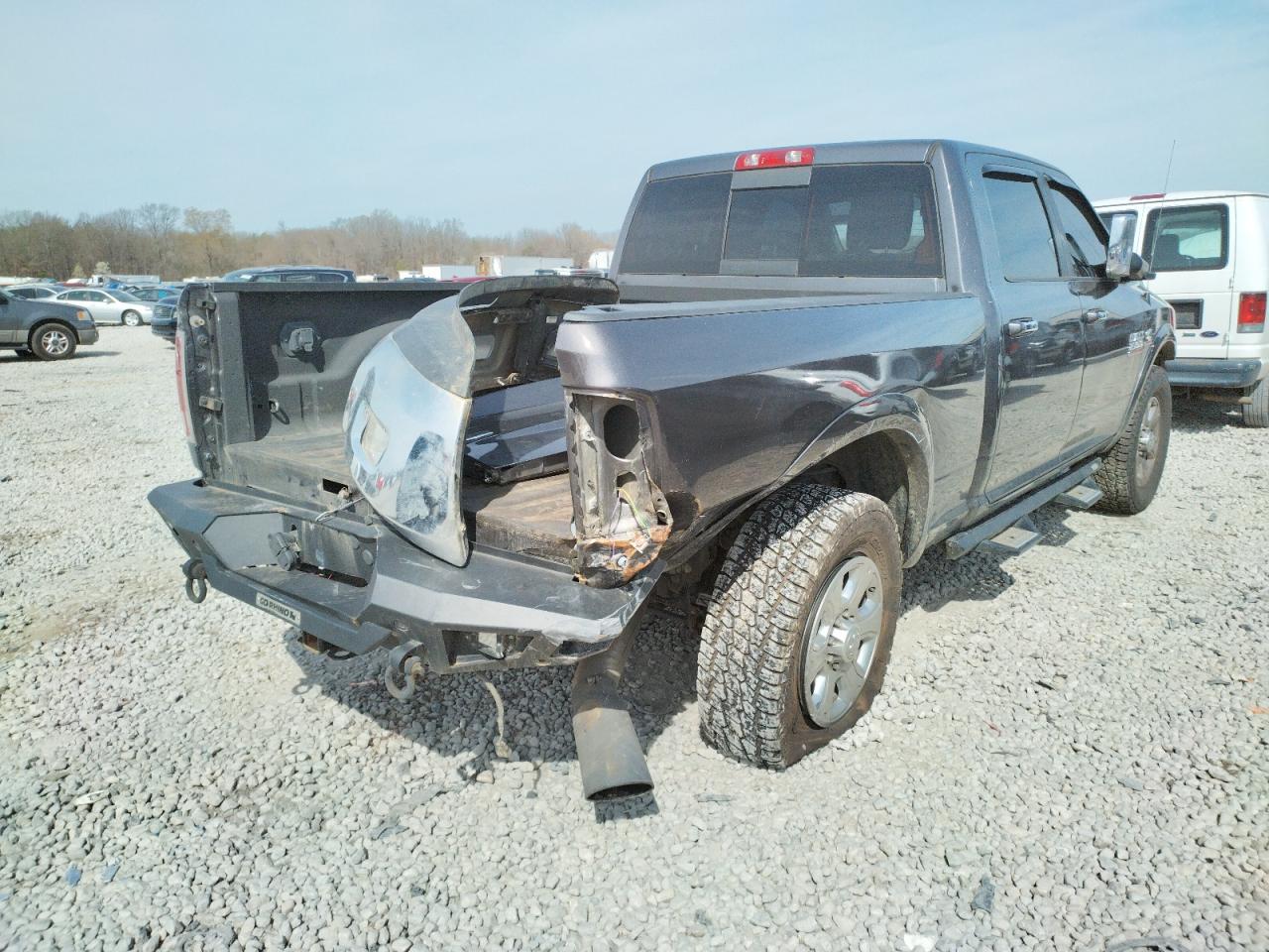 Photo 4 from auction – 2015 RAM 2500 LARAM with VIN 3C6UR5FL1FG516210