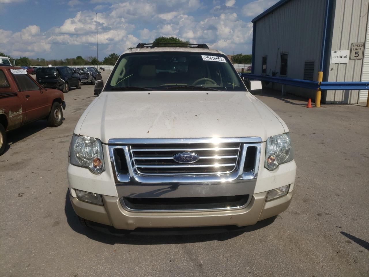 Photo 9 from auction – 2008 FORD EXPLORER E with VIN 1FMEU64E28UA58968