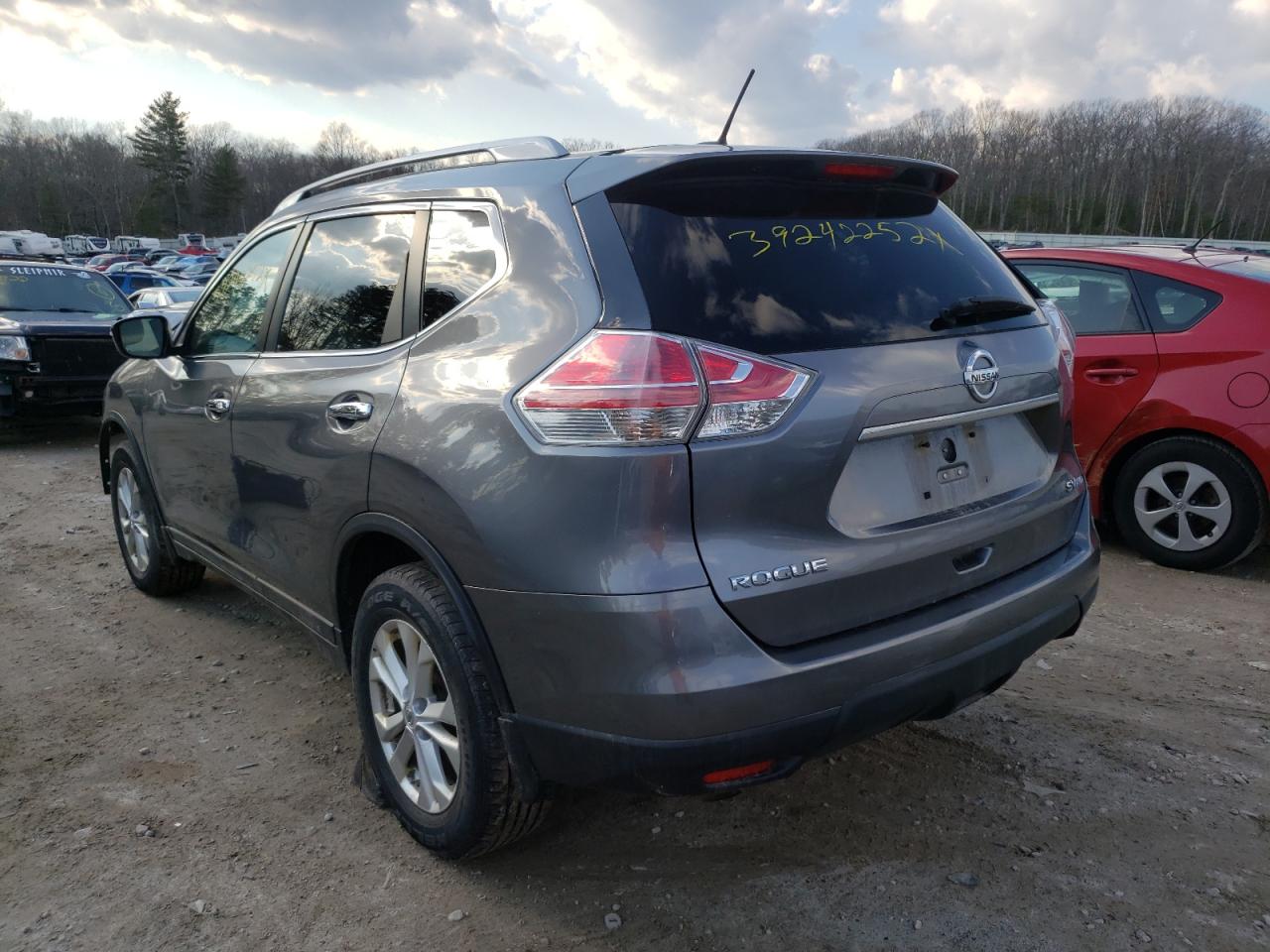 Photo 3 from auction – 2015 NISSAN ROGUE S with VIN KNMAT2MV1FP566018