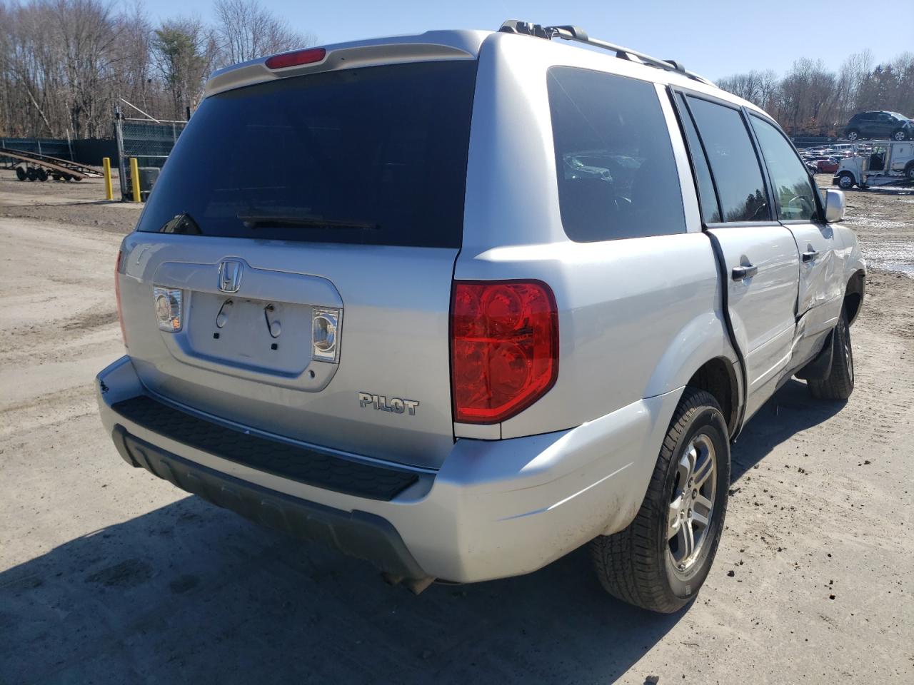 Photo 4 from auction – 2005 HONDA PILOT with VIN 5FNYF18465B066740