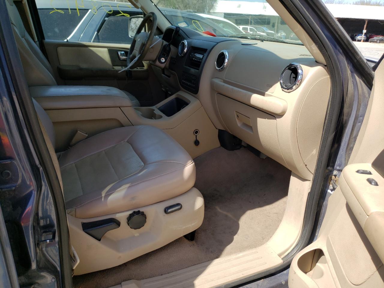 Photo 5 from auction – 2005 FORD EXPEDITION with VIN 1FMPU17585LA73452