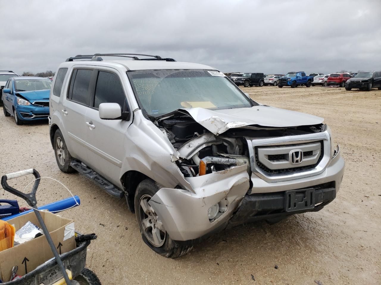 HONDA PILOT EX 2011 with VIN 5FNYF4H40BB101155 - Photo from auction
