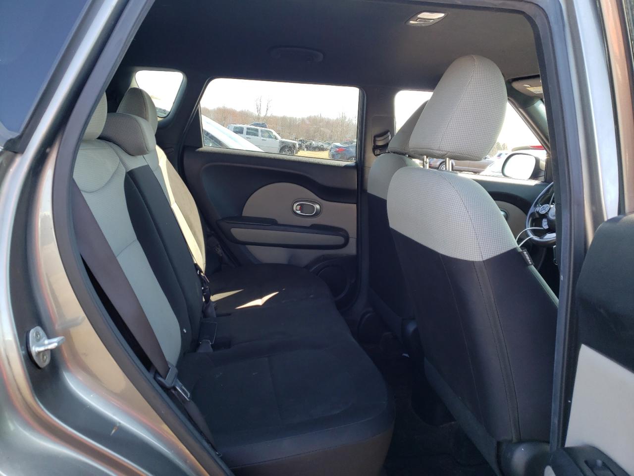 Photo 6 from auction – 2015 KIA SOUL with VIN KNDJN2A22F7197528