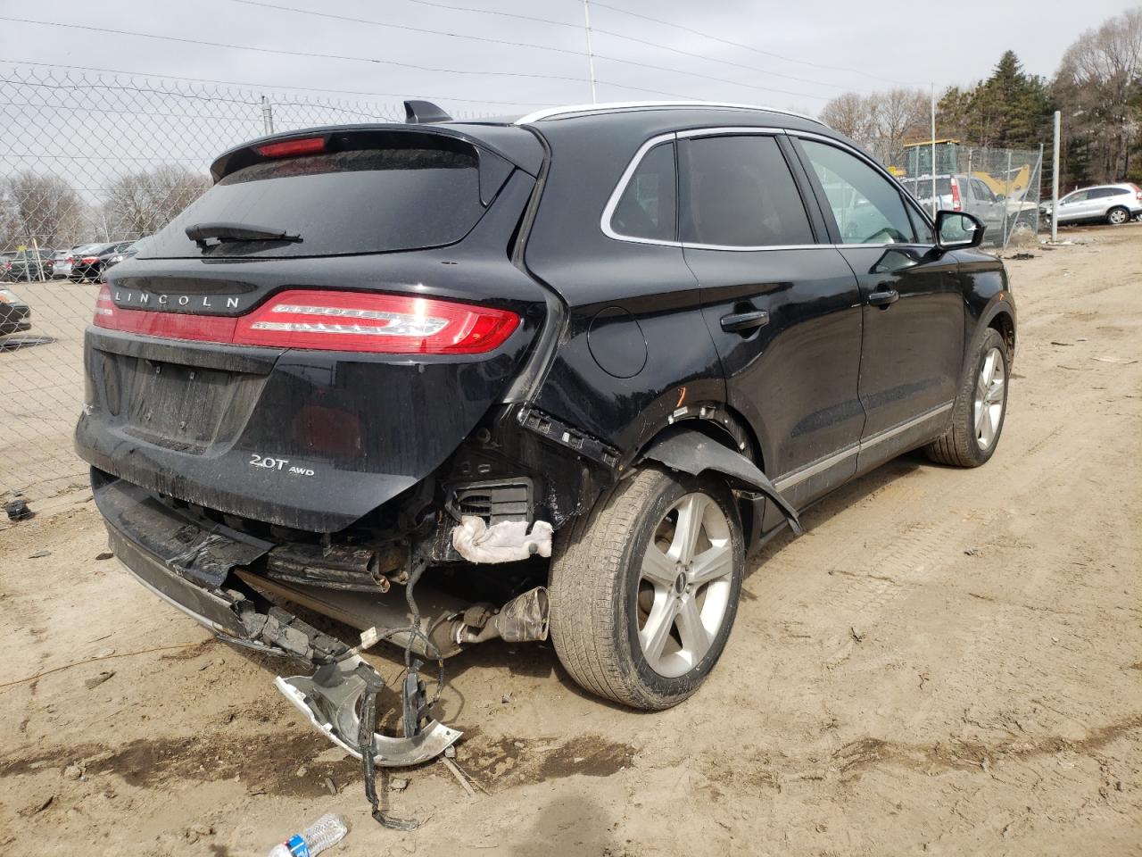 Photo 4 from auction – 2017 LINCOLN MKC PREMIE with VIN 5LMCJ1D93HUL45870
