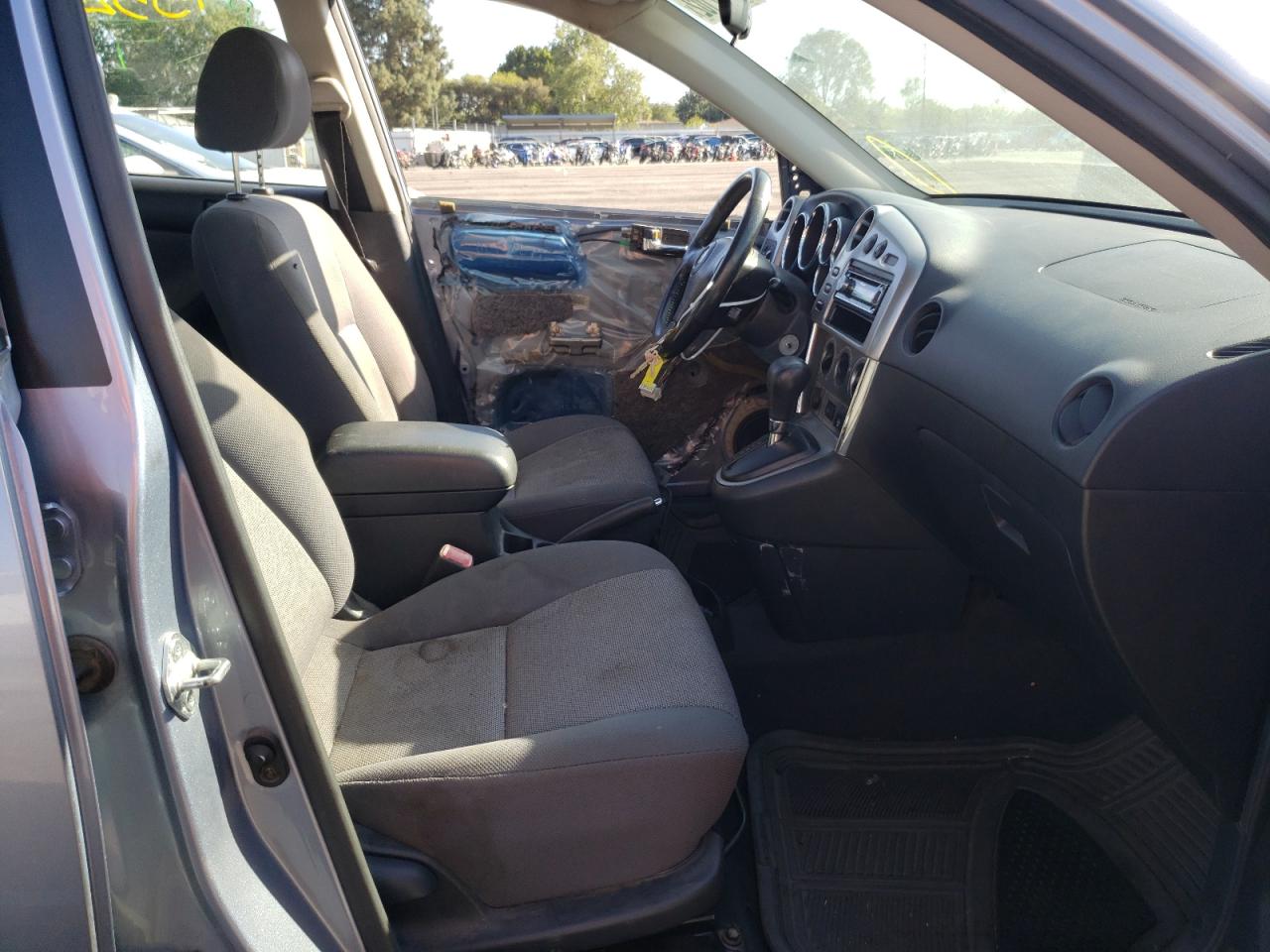 Photo 5 from auction – 2004 TOYOTA MATRIX XR with VIN 2T1KR32E54C237880