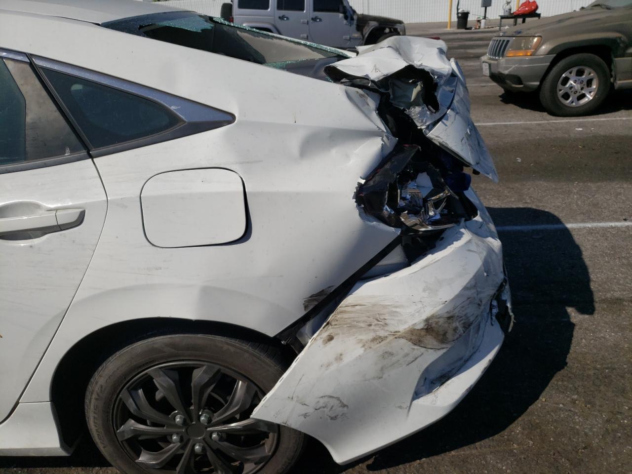 Photo 9 from auction – 2016 HONDA CIVIC LX with VIN 2HGFC2F51GH572797