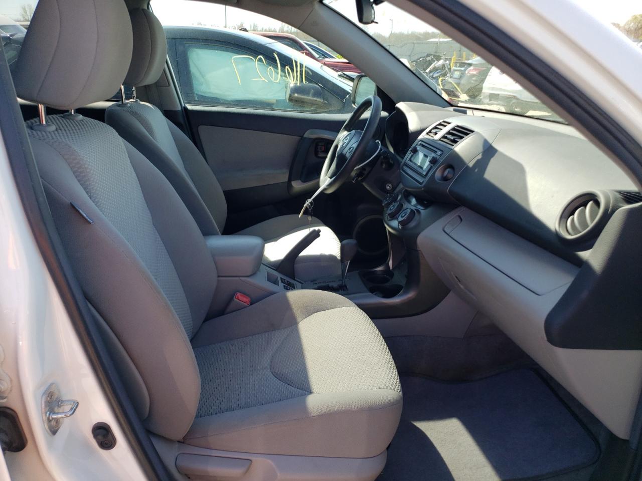 Photo 5 from auction – 2012 TOYOTA RAVA 4 with VIN 2T3BF4DV0CW184683