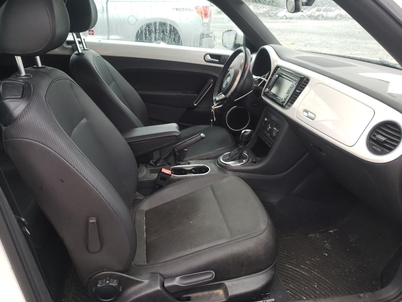 Photo 5 from auction – 2013 VOLKSWAGEN BEETLE with VIN 3VW5P7AT6DM813460
