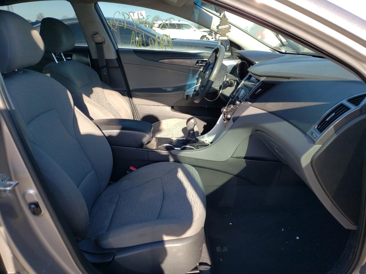 Photo 5 from auction – 2011 HYUNDAI SONATA HYB with VIN KMHEC4A47BA005324
