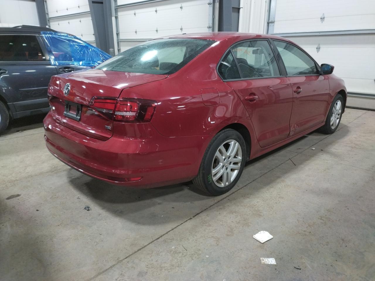 Photo 4 from auction – 2018 VOLKSWAGEN JETTA S with VIN 3VW2B7AJ3JM229965