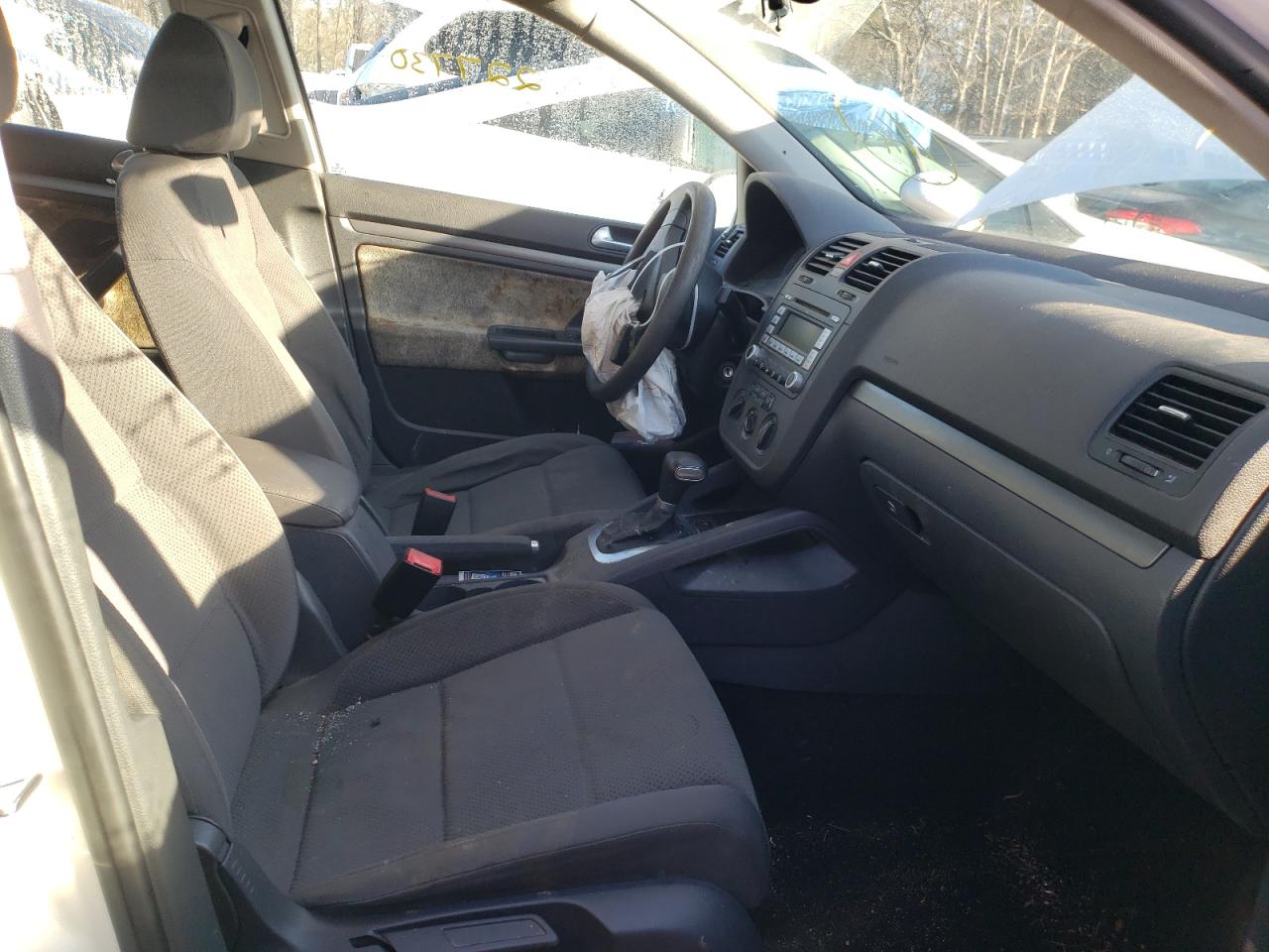 Photo 6 from auction – 2007 VOLKSWAGEN RABBIT with VIN WVWDR71K57W089071