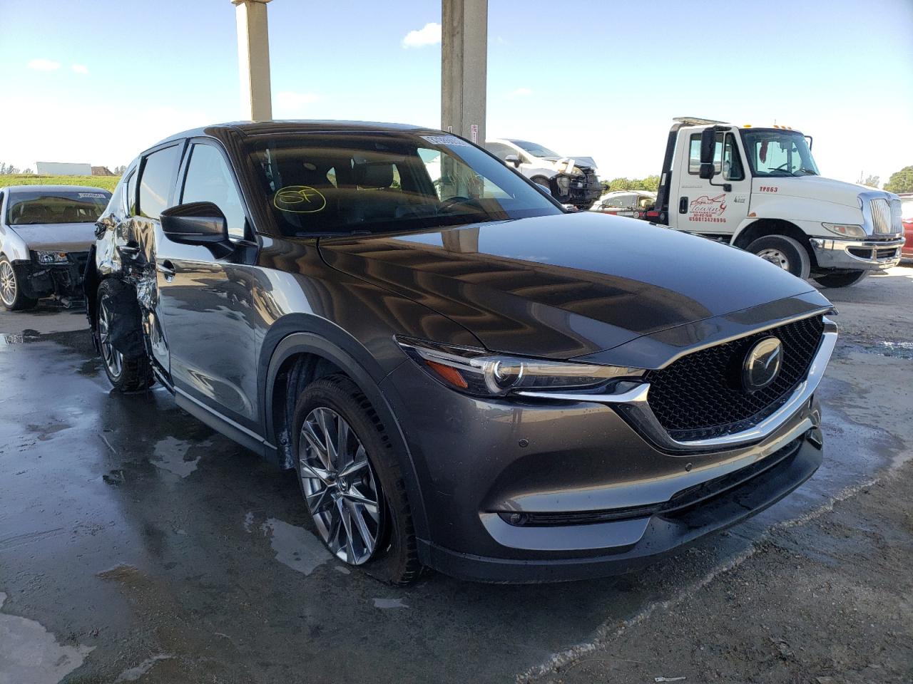 MAZDA CX-5 SIGNA 2019 with VIN JM3KFBEY8K0506882 - Photo from auction