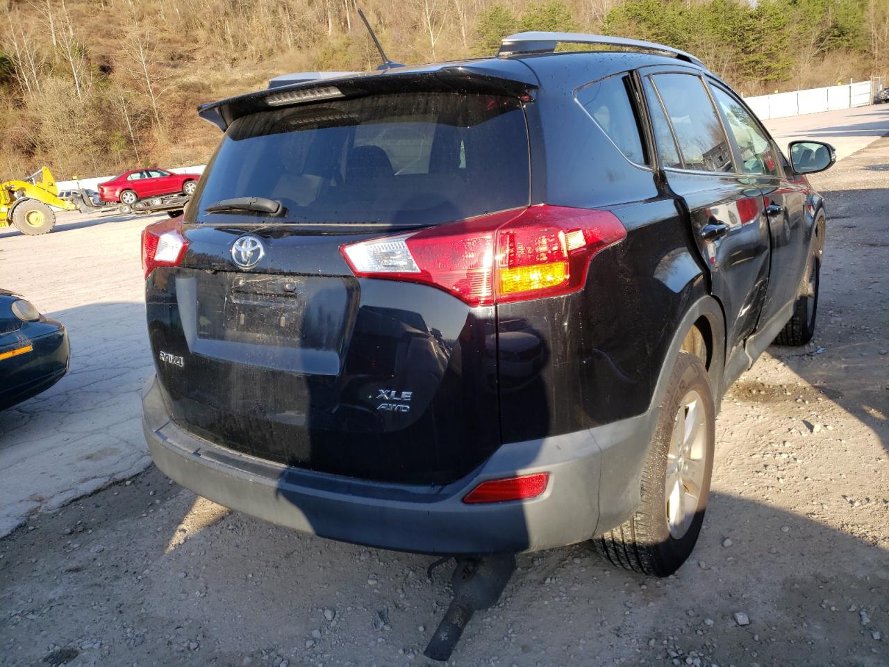 Photo 4 from auction – 2015 TOYOTA RAV4 XLE with VIN 2T3RFREV4FW258671