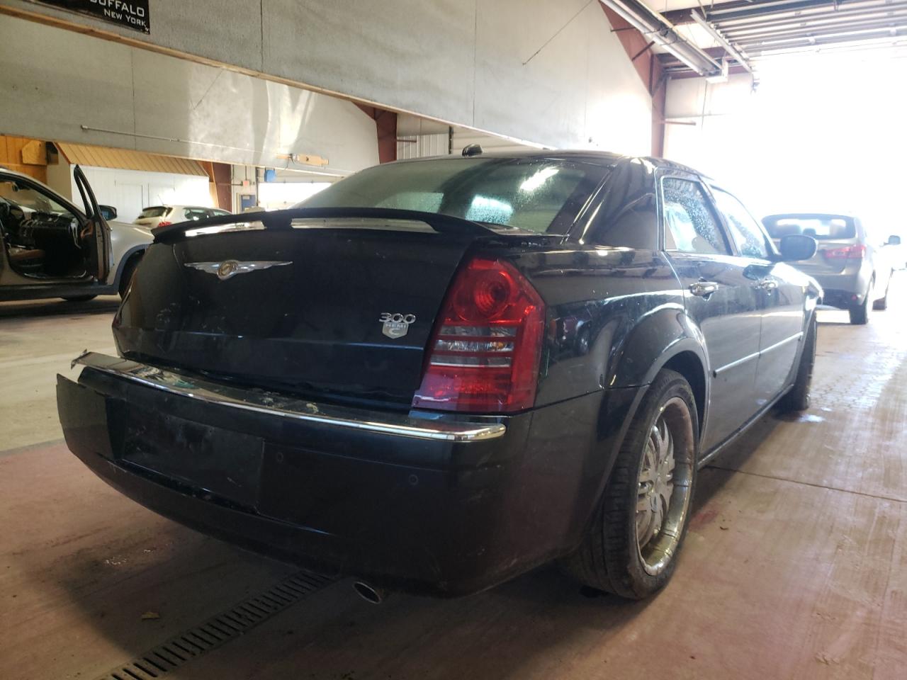 Photo 4 from auction – 2005 CHRYSLER 300C with VIN 2C3AA63H15H635533
