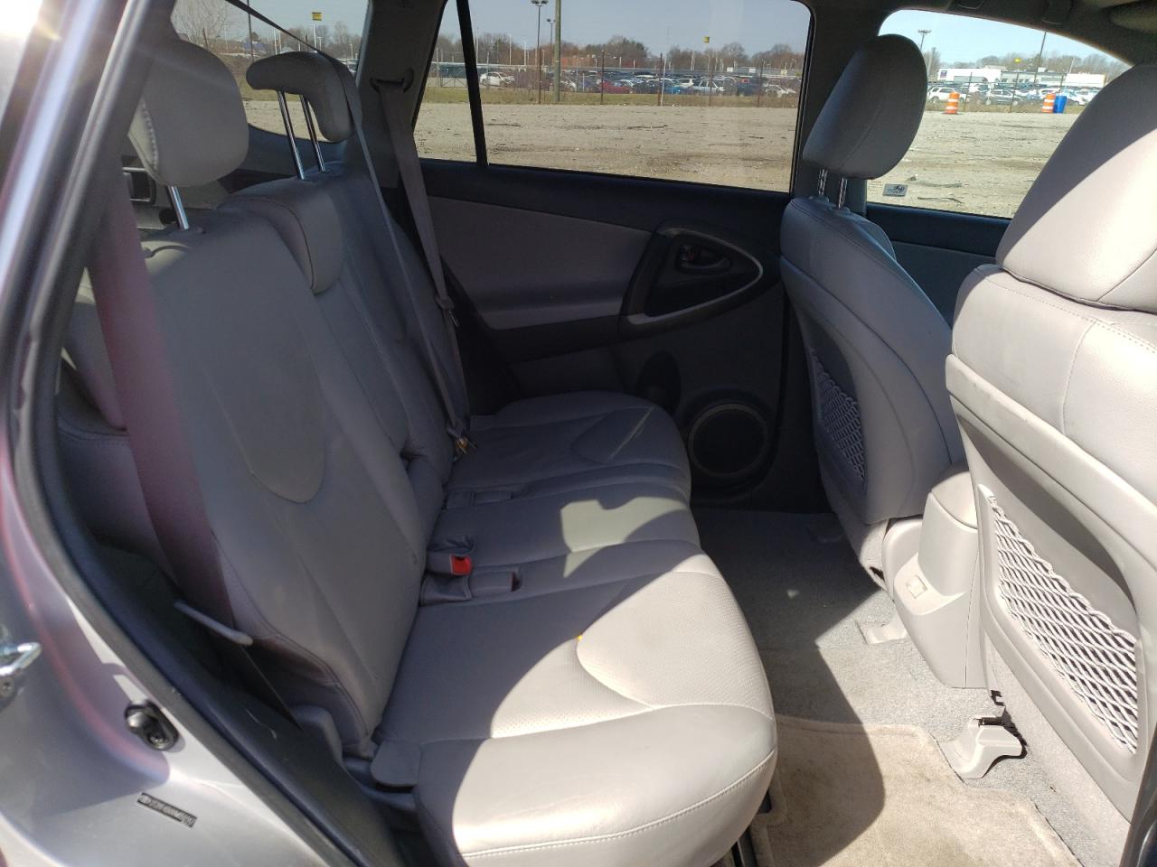 Photo 6 from auction – 2010 TOYOTA RAV4 LIMIT with VIN 2T3YF4DVXAW050142