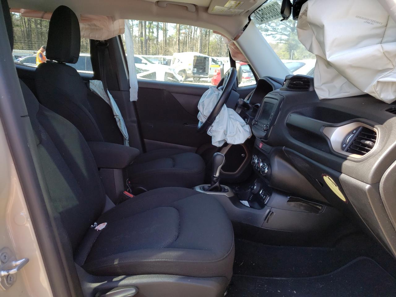Photo 5 from auction – 2016 JEEP RENEGADE L with VIN ZACCJBBT3GPD19006