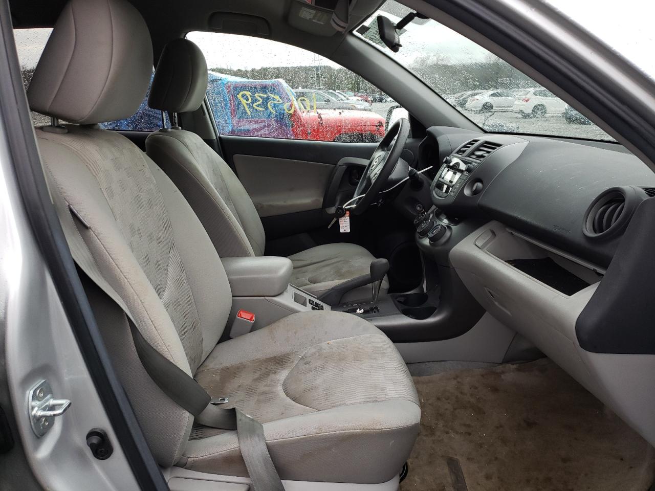 Photo 5 from auction – 2011 TOYOTA RAV4 with VIN 2T3KF4DV4BW102467