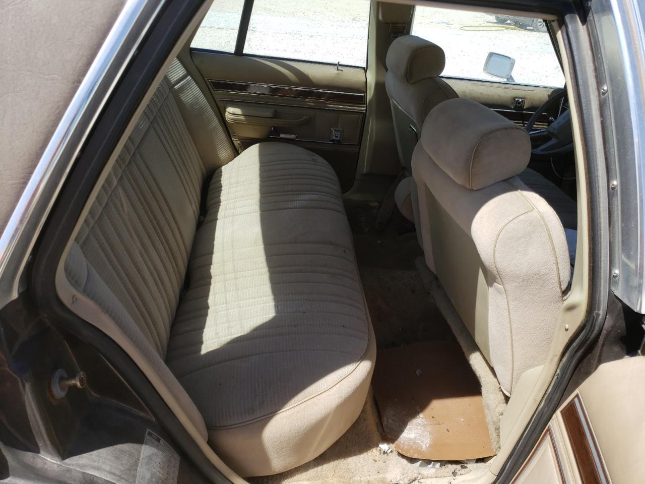 Photo 6 from auction – 1985 FORD LTD CROWN with VIN 2FABP43F1FX111202