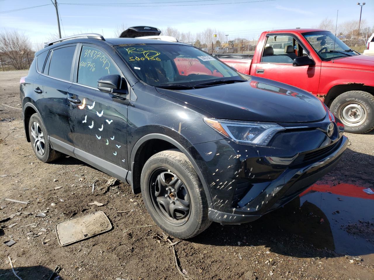 Photo 1 from auction – 2018 TOYOTA RAV4 LE with VIN 2T3ZFREV6JW500756