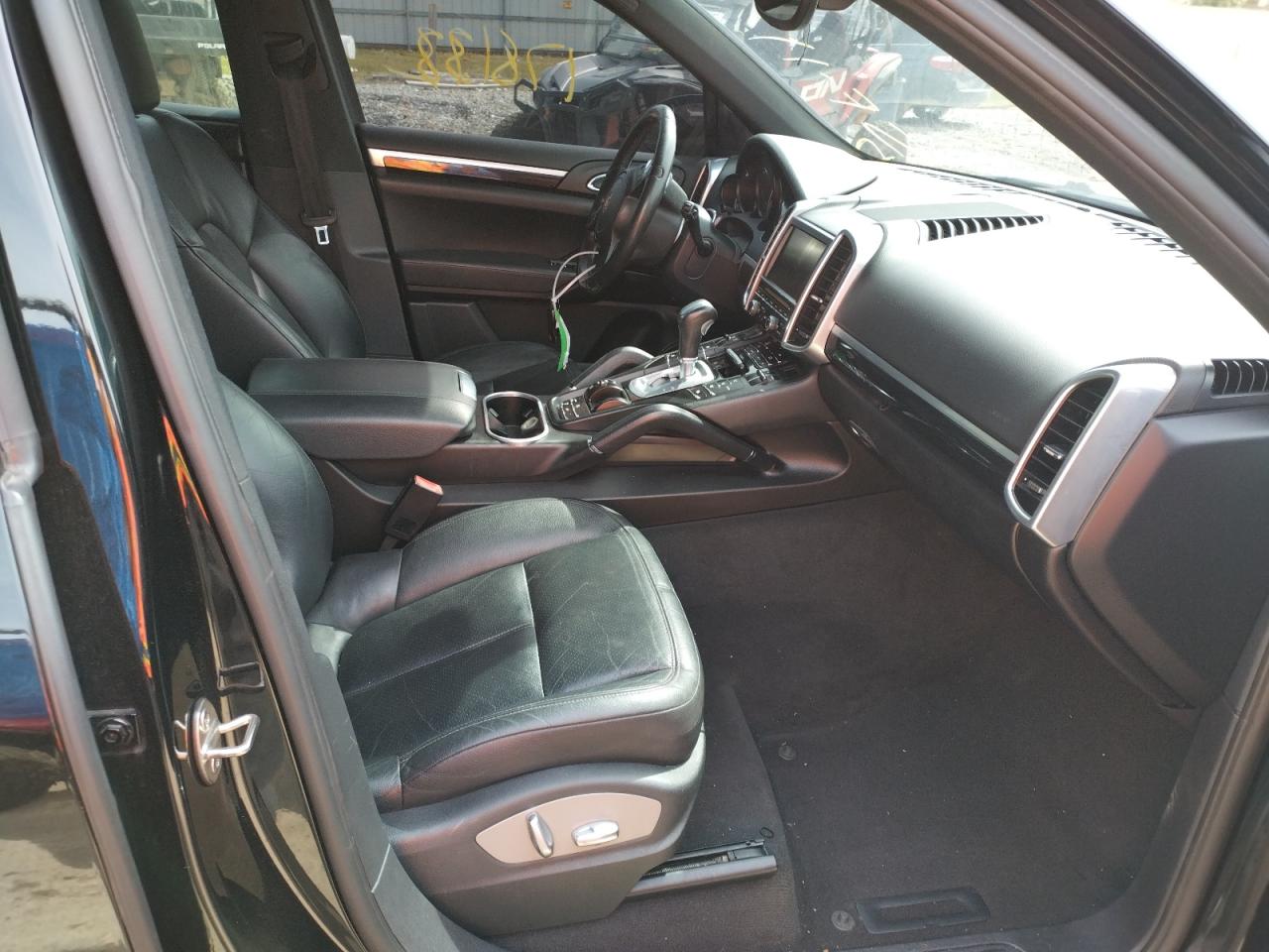 Photo 5 from auction – 2011 PORSCHE CAYENNE with VIN WP1AA2A23BLA05562