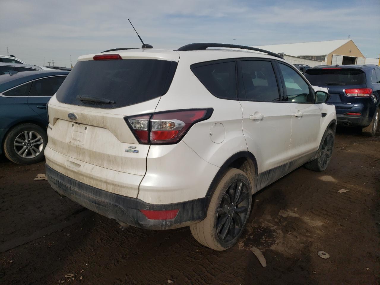 Photo 4 from auction – 2017 FORD ESCAPE SE with VIN 1FMCU9GDXHUB52852