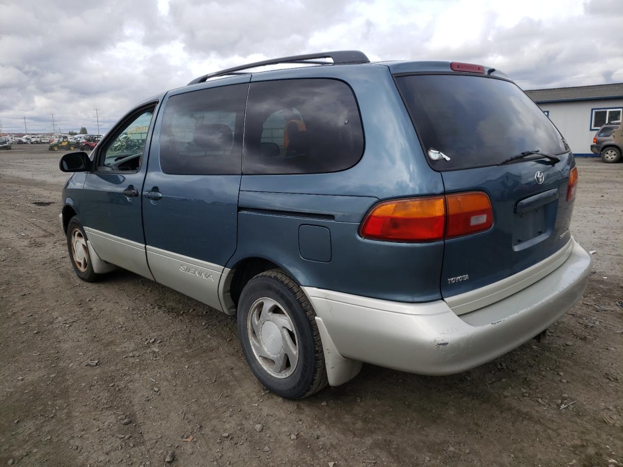 Photo 3 from auction – 2000 TOYOTA SIENNA LE with VIN 4T3ZF13C8YU217398