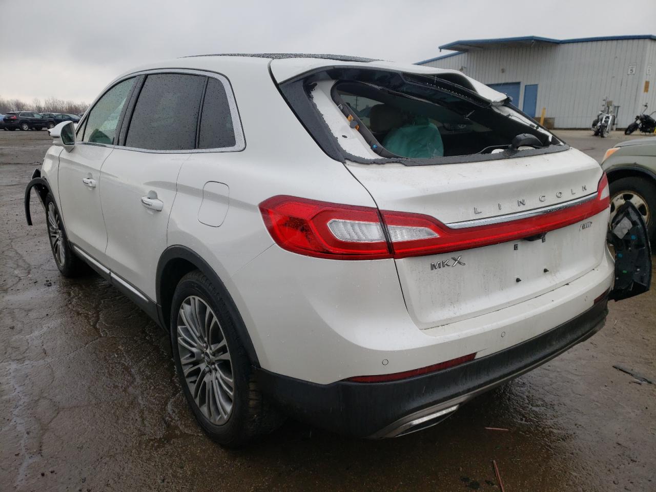 Photo 3 from auction – 2016 LINCOLN MKX RESERV with VIN 2LMTJ8LR2GBL62973