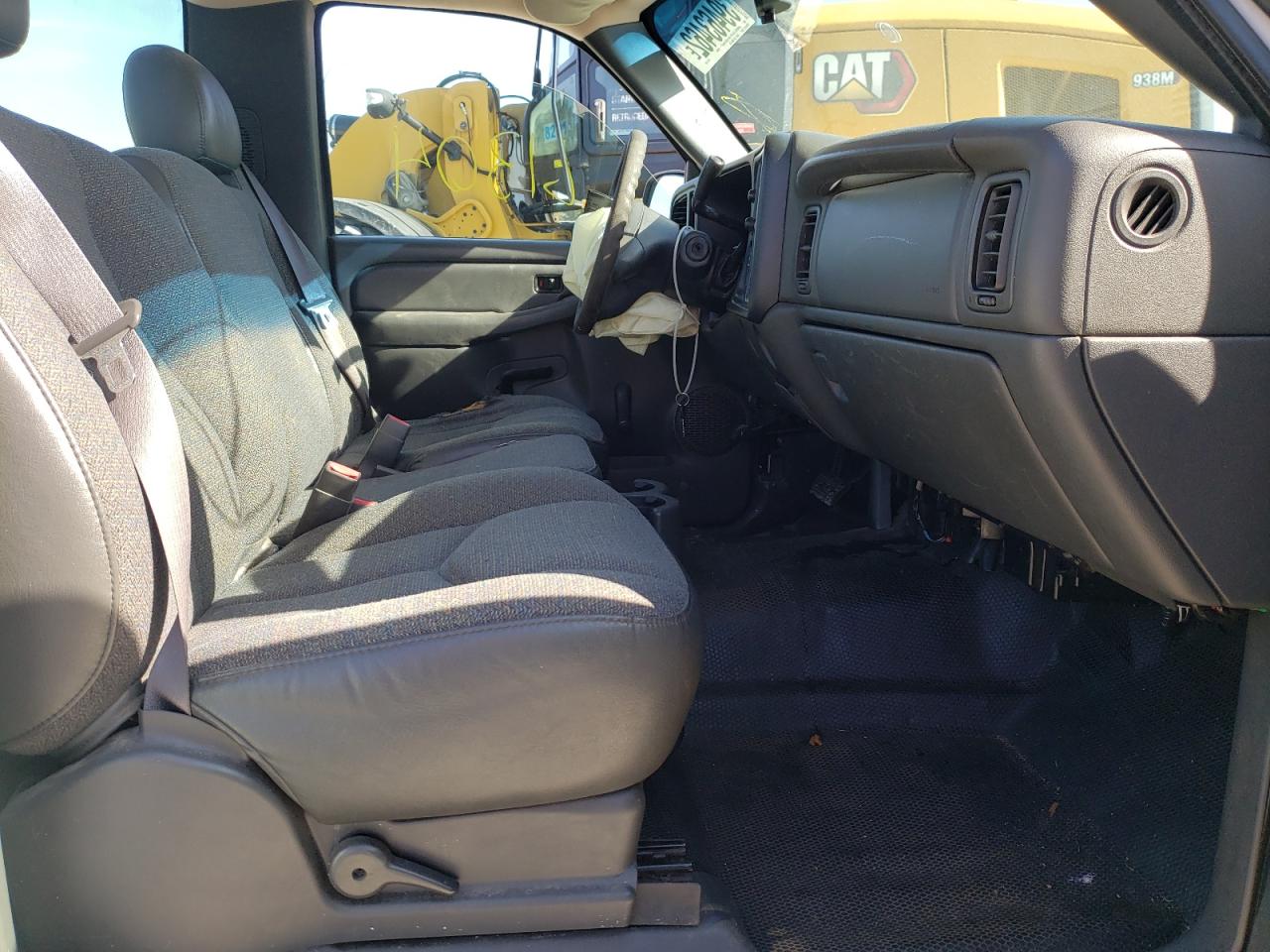 Photo 5 from auction – 2005 CHEVROLET SILVERADO with VIN 1GCEC14X55Z277921